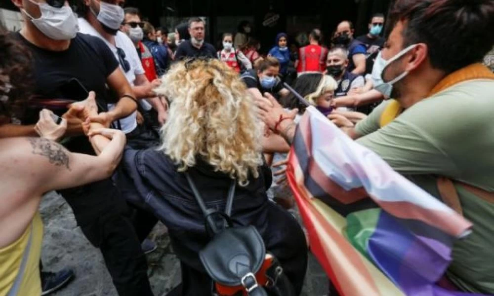 Τουρκία: Δακρυγόνα έριξε η αστυνομία στην Πορεία Υπερηφάνειας